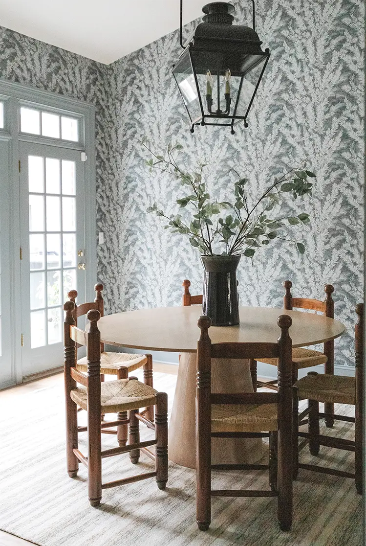 Dining room wallpaper installation